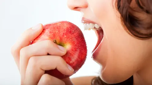 Makanan dan Minuman yang Dapat Meningkatkan Kesehatan Gigi