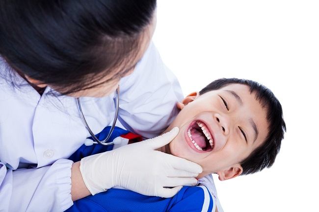 Mengatasi Ketakutan pada Anak-anak terhadap Dokter Gigi