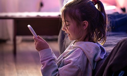 Gigi Sehat di Era Digital Dampak Gadget pada Kesehatan Mulut